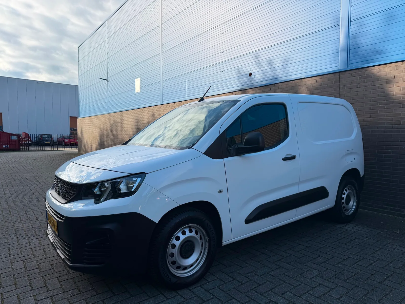 Peugeot Partner (2019) — foto 1