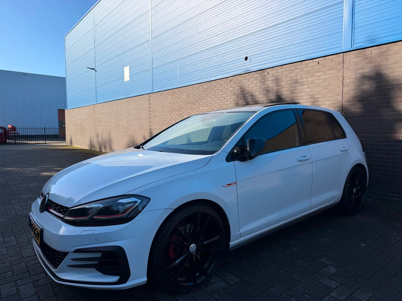 Volkswagen Golf (2018) — foto 1