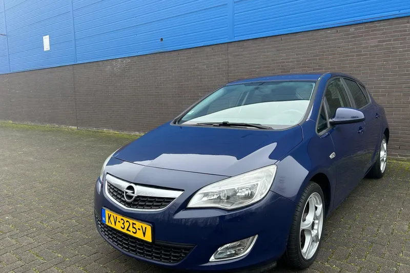 Opel Astra (2011)