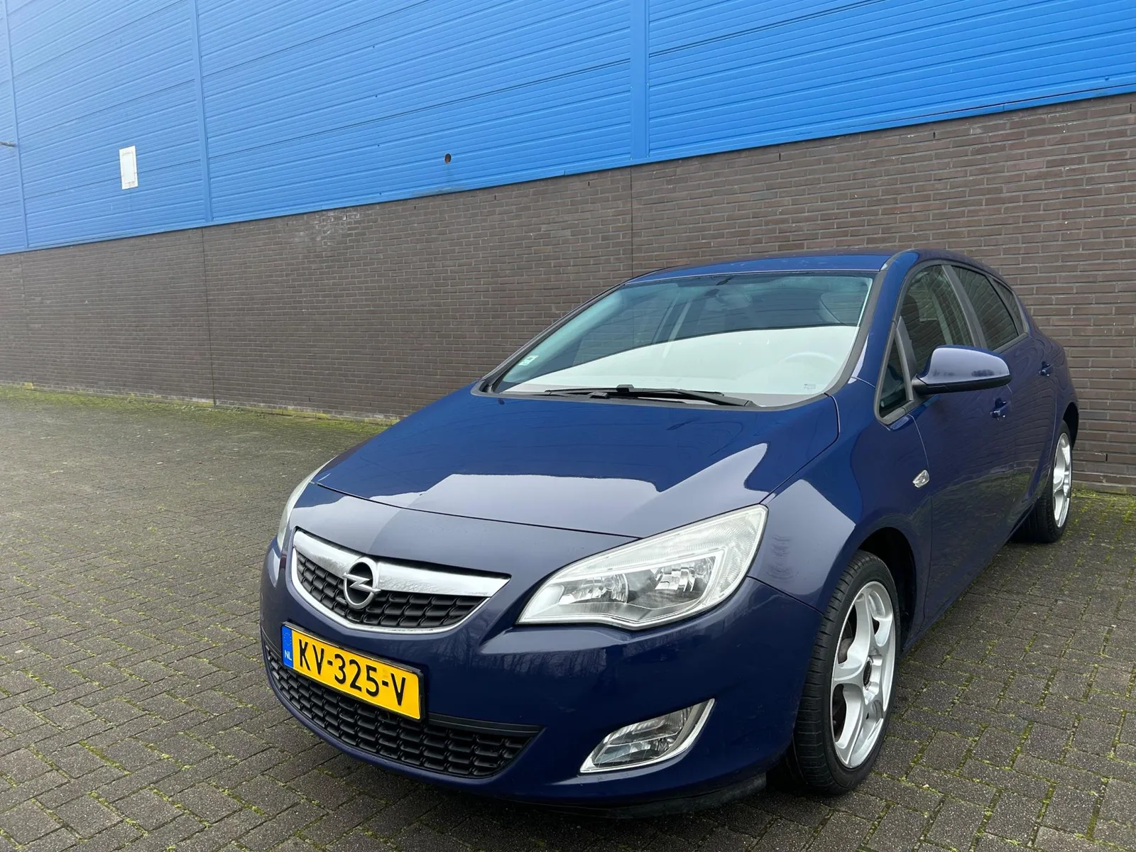 Opel Astra (2011) — foto 1