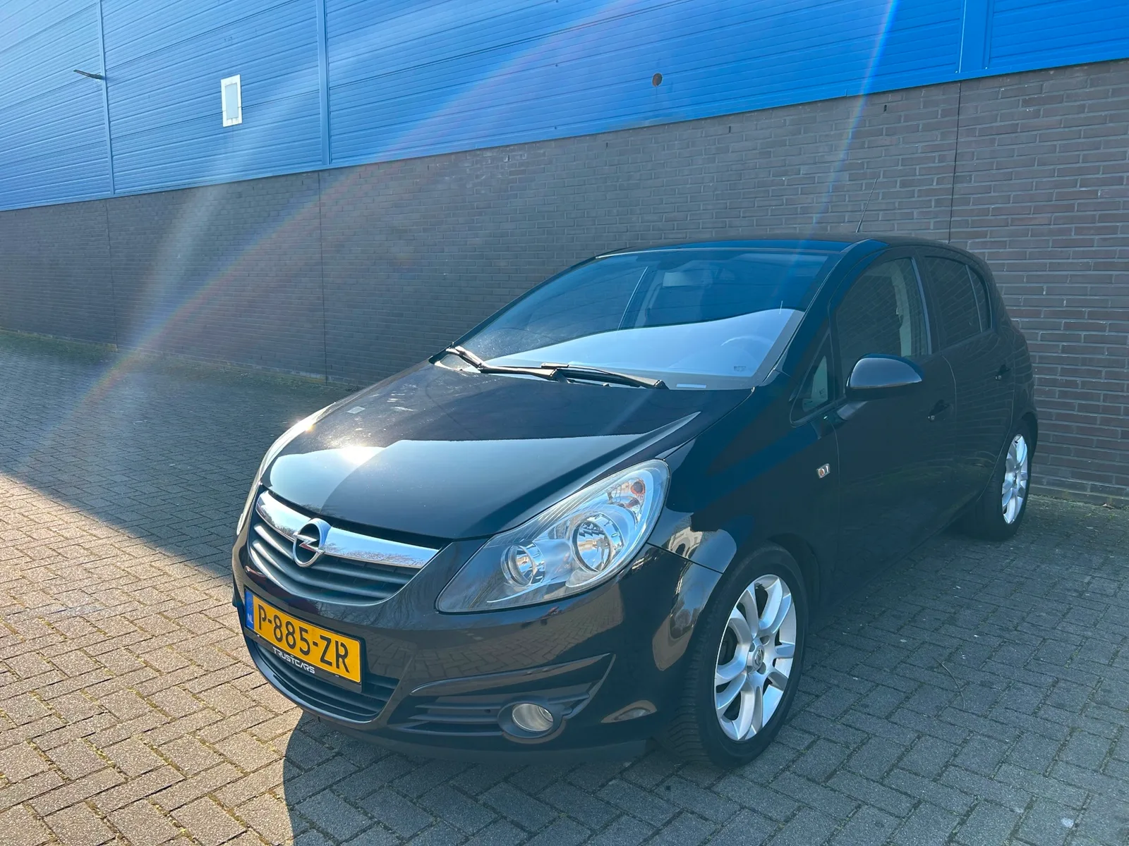 Opel Corsa (2009) — foto 1