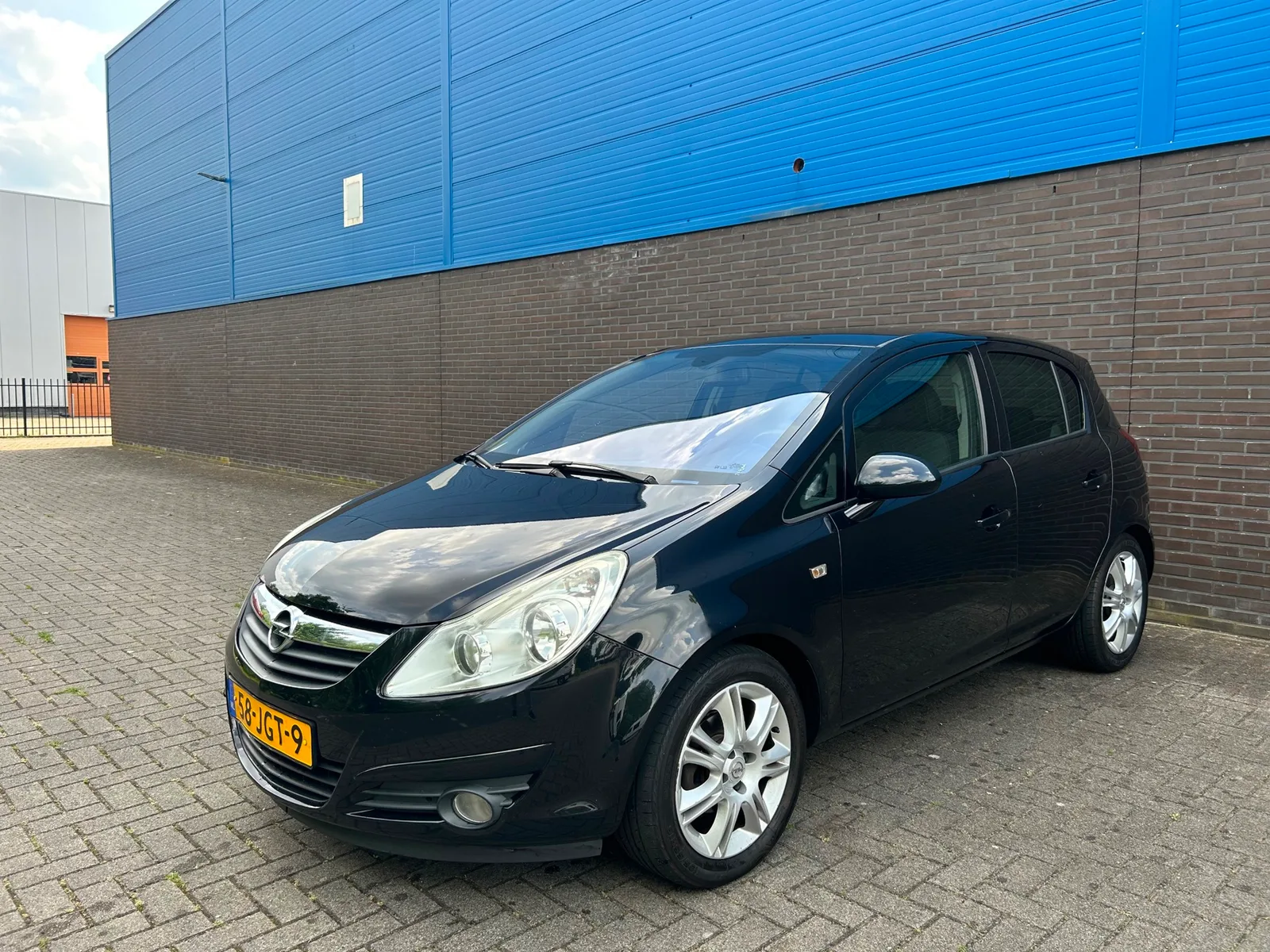 Opel Corsa (2009) — foto 1