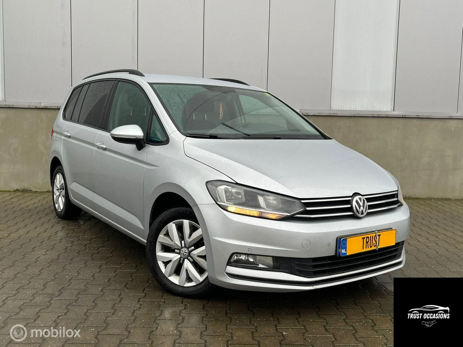 Volkswagen Touran (2015) — foto 1