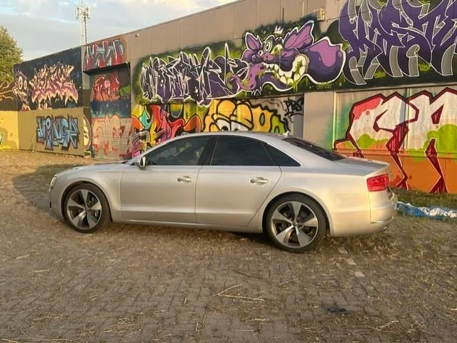 Audi A8 (2011) — foto 1