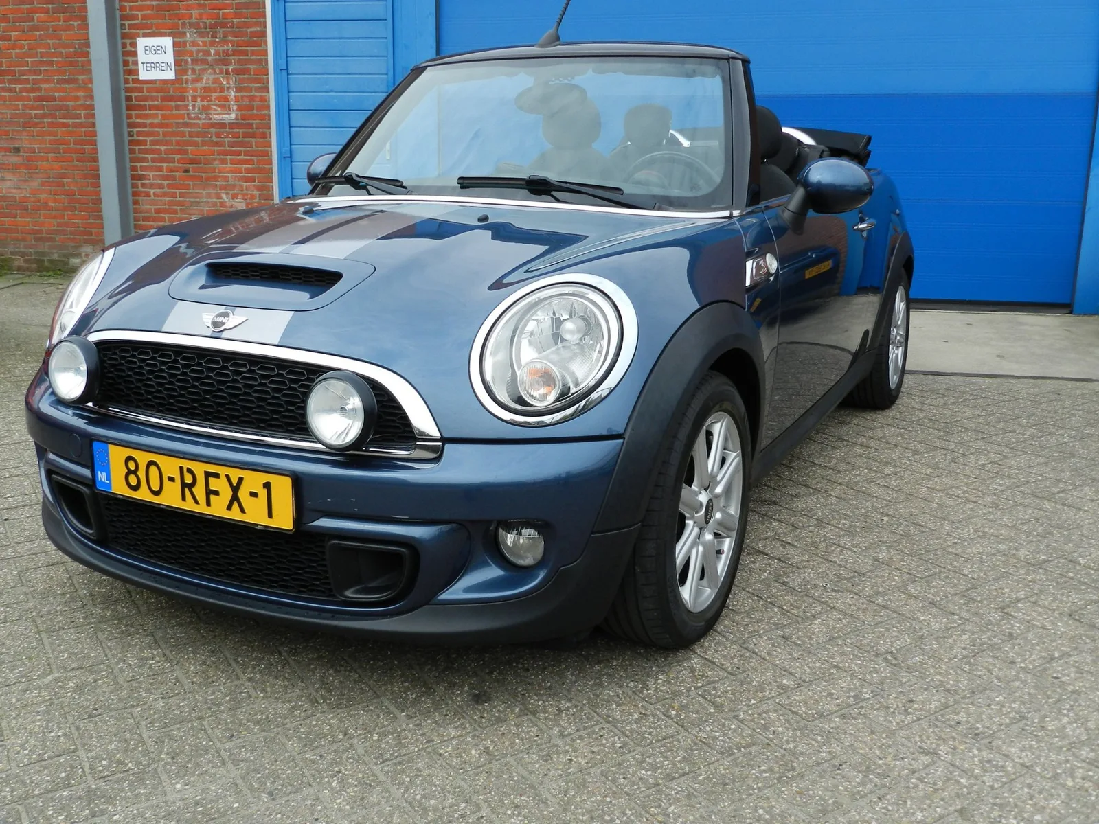 MINI Cabrio (2011) — foto 1