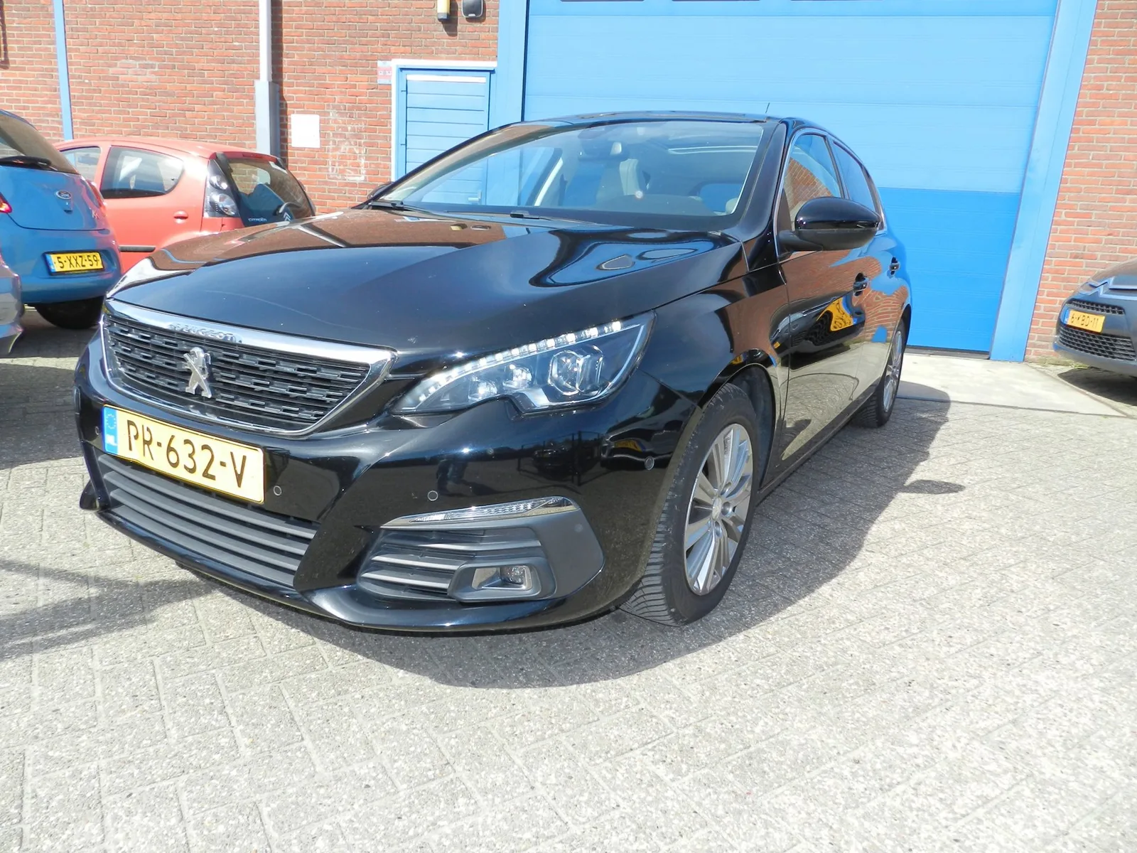 Peugeot 308 (2017) — foto 1
