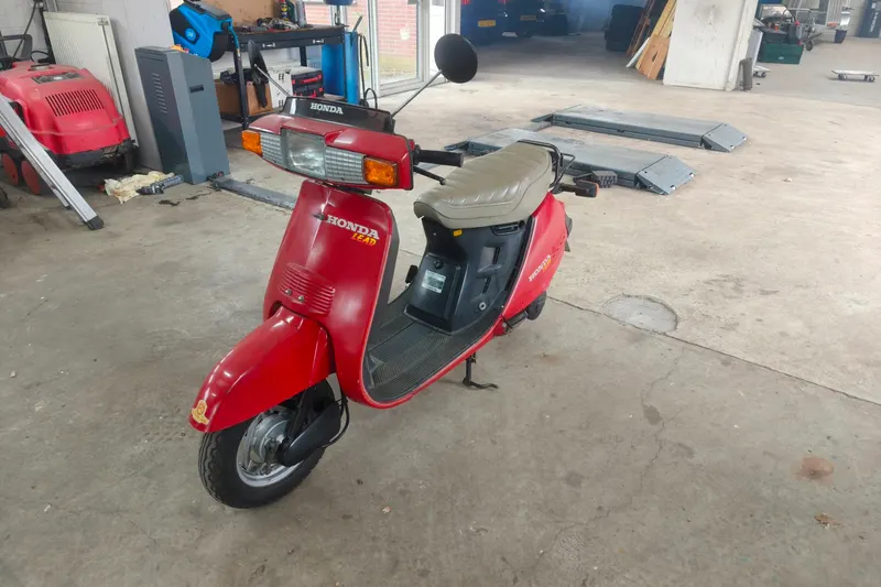 Honda Scooter (1988)