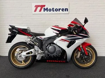 Honda CBR1000RR (2006) — foto 1