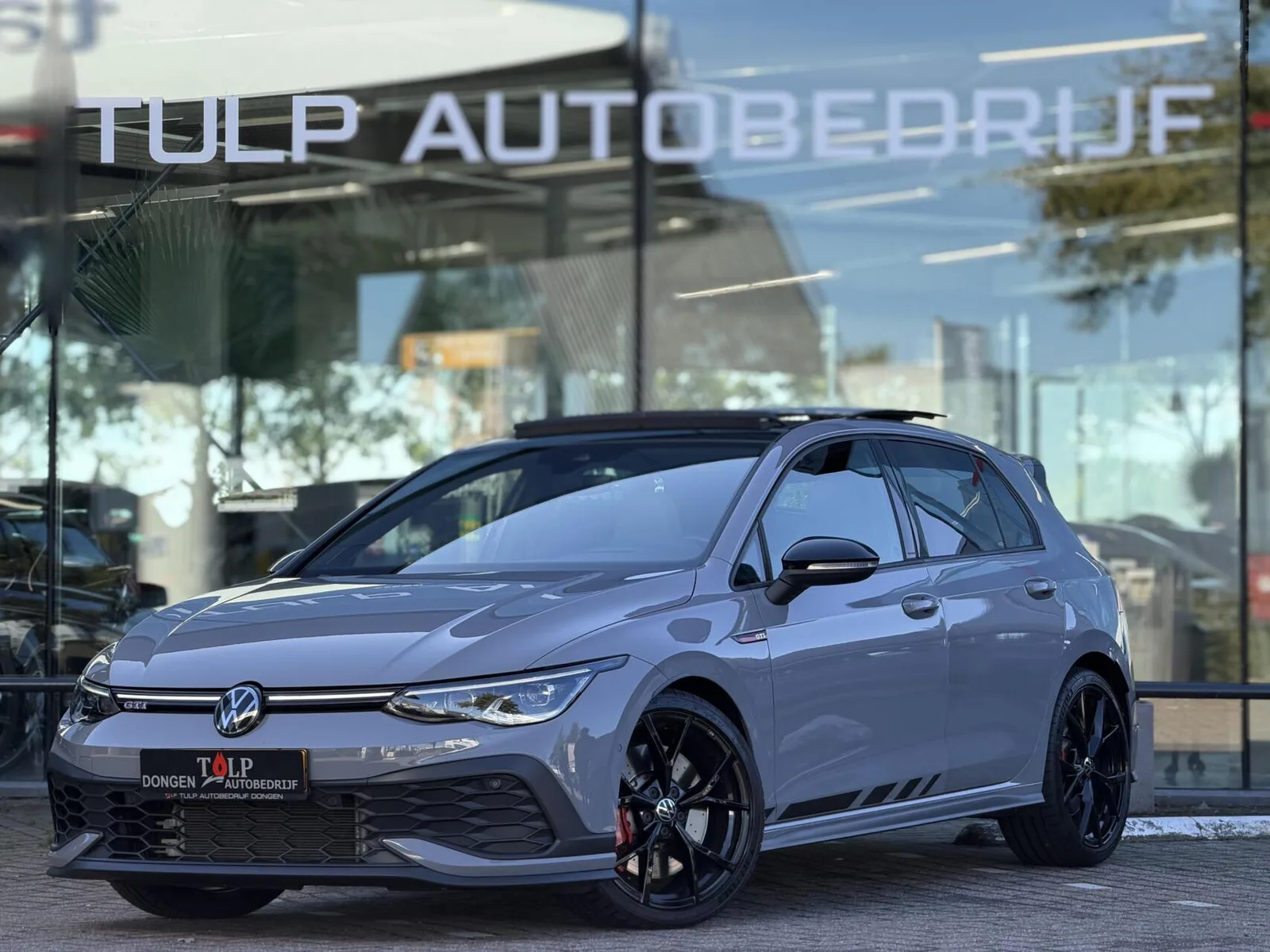 Volkswagen Golf (2024) — foto 1