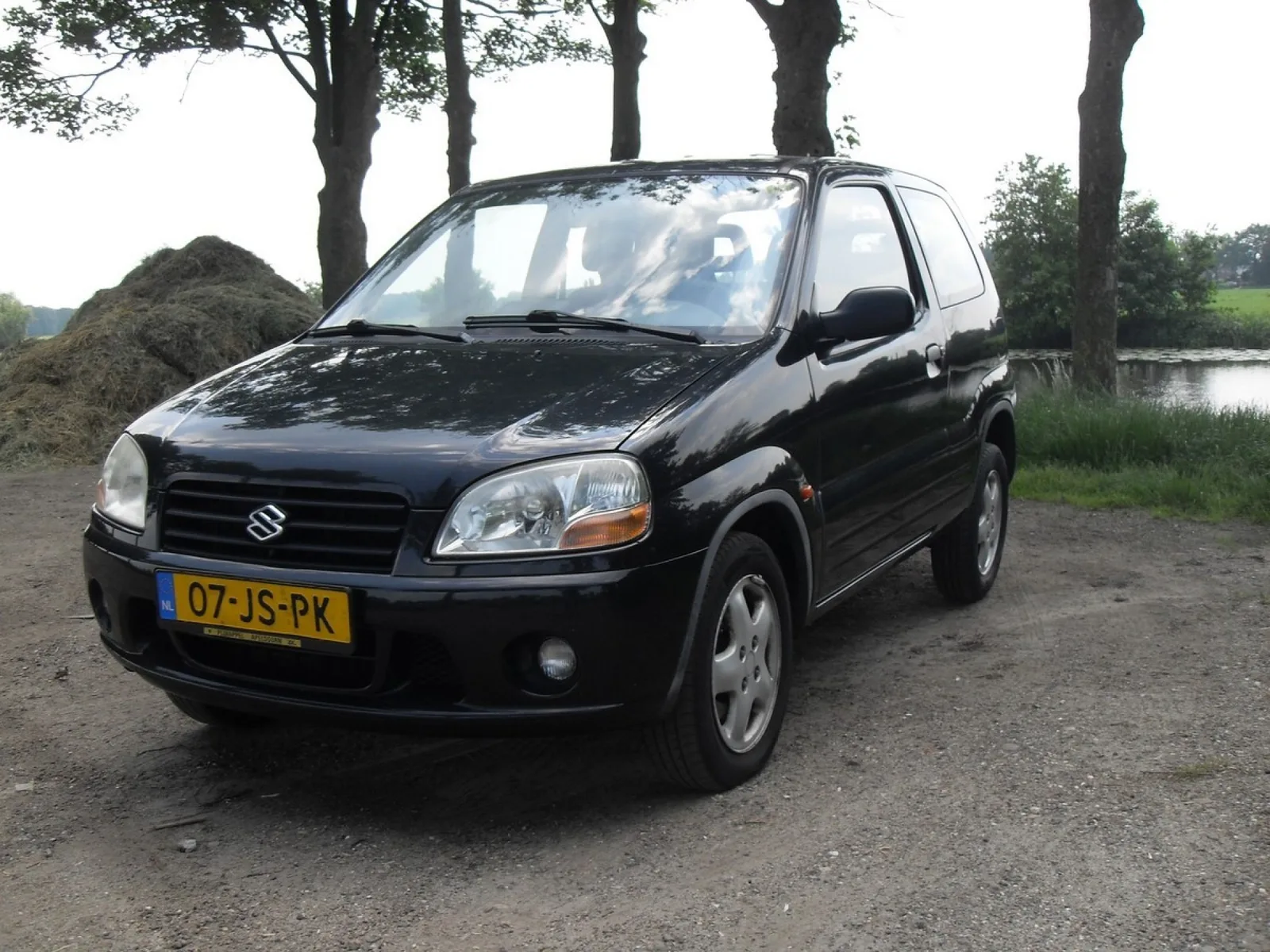 Suzuki Ignis (2002) — foto 1
