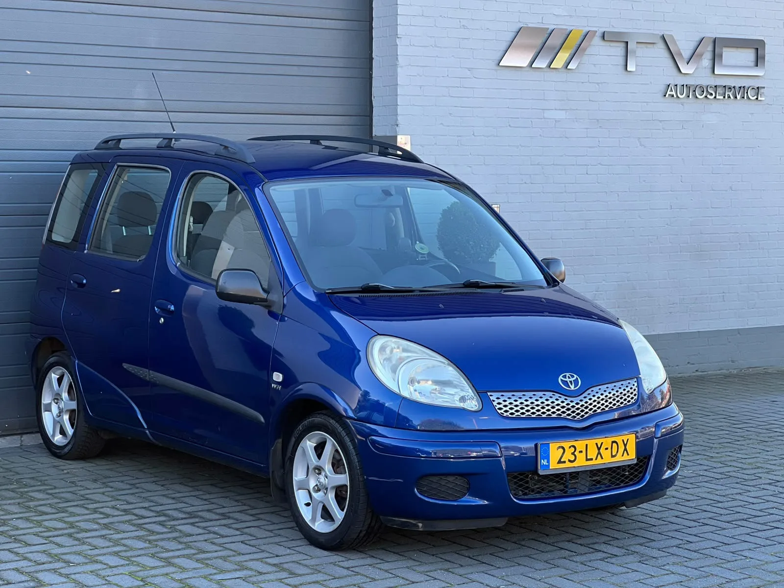 Toyota Yaris Verso (2003) — foto 1