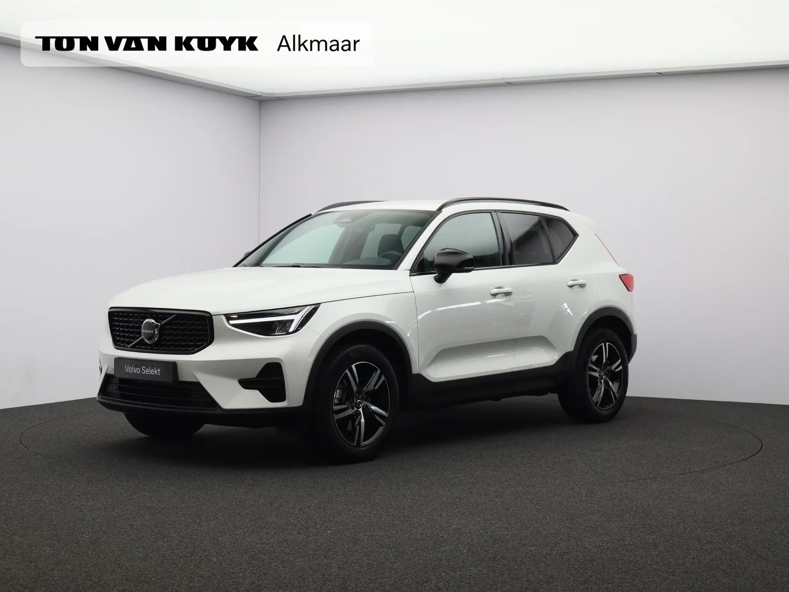 Volvo XC40 (2026) — foto 1