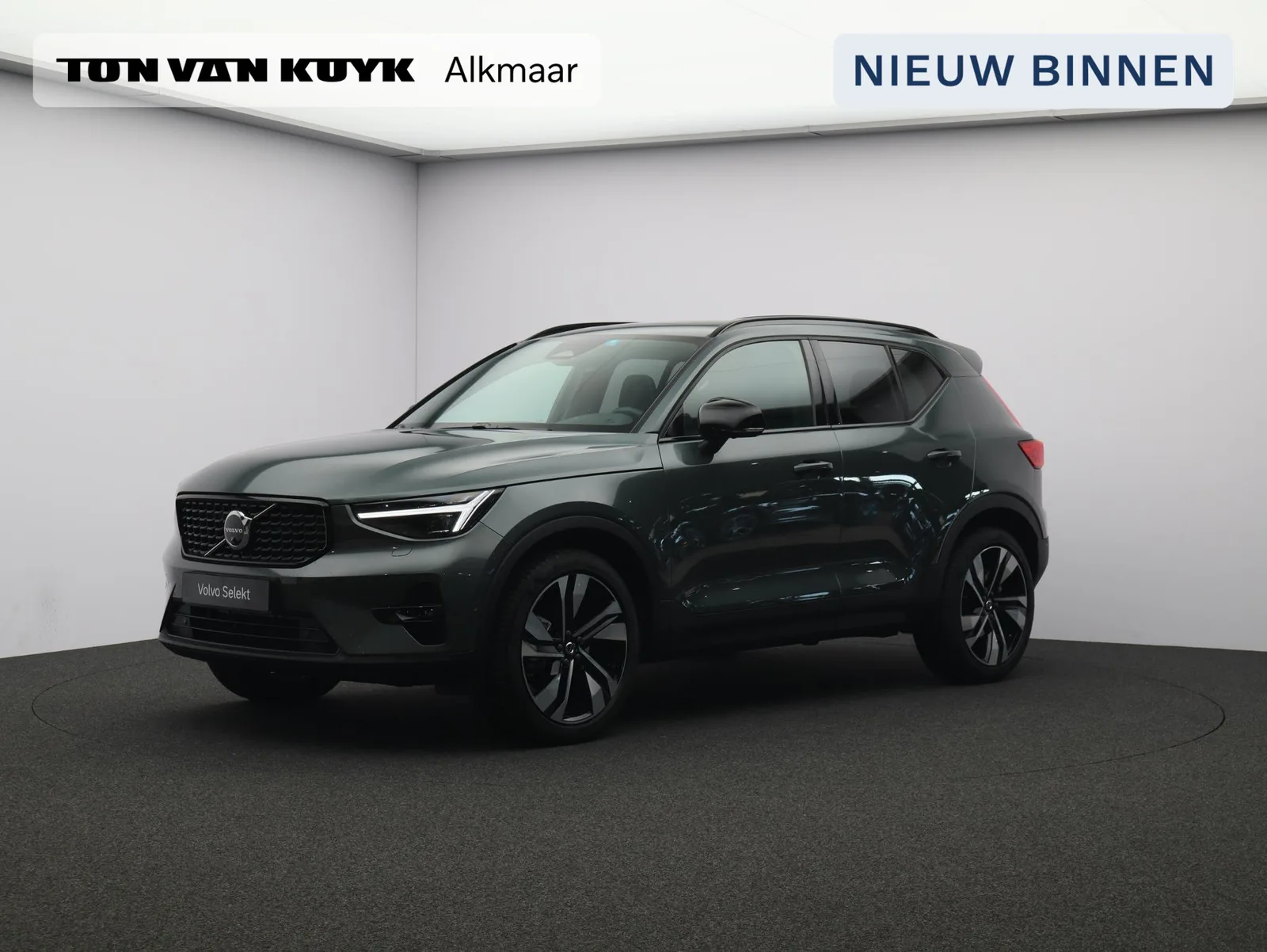 Volvo XC40 (2026) — foto 1