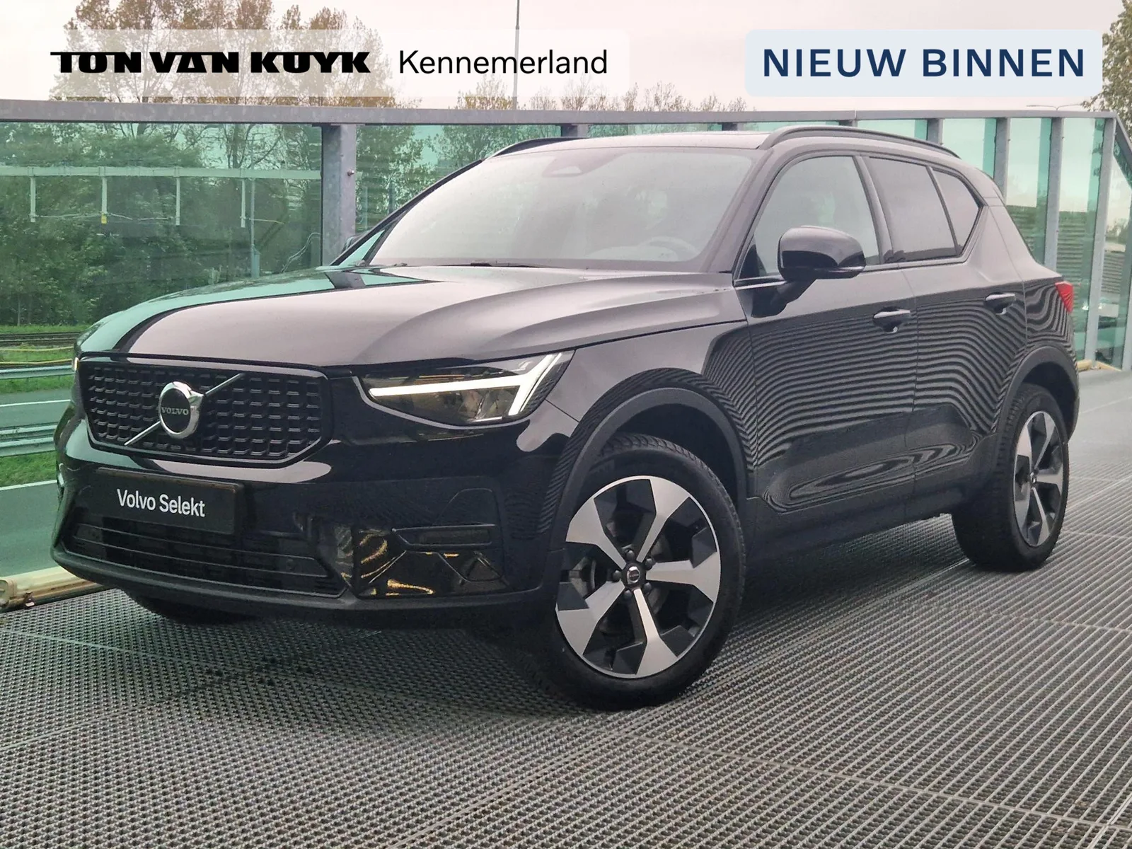 Volvo XC40 (2026) — foto 1