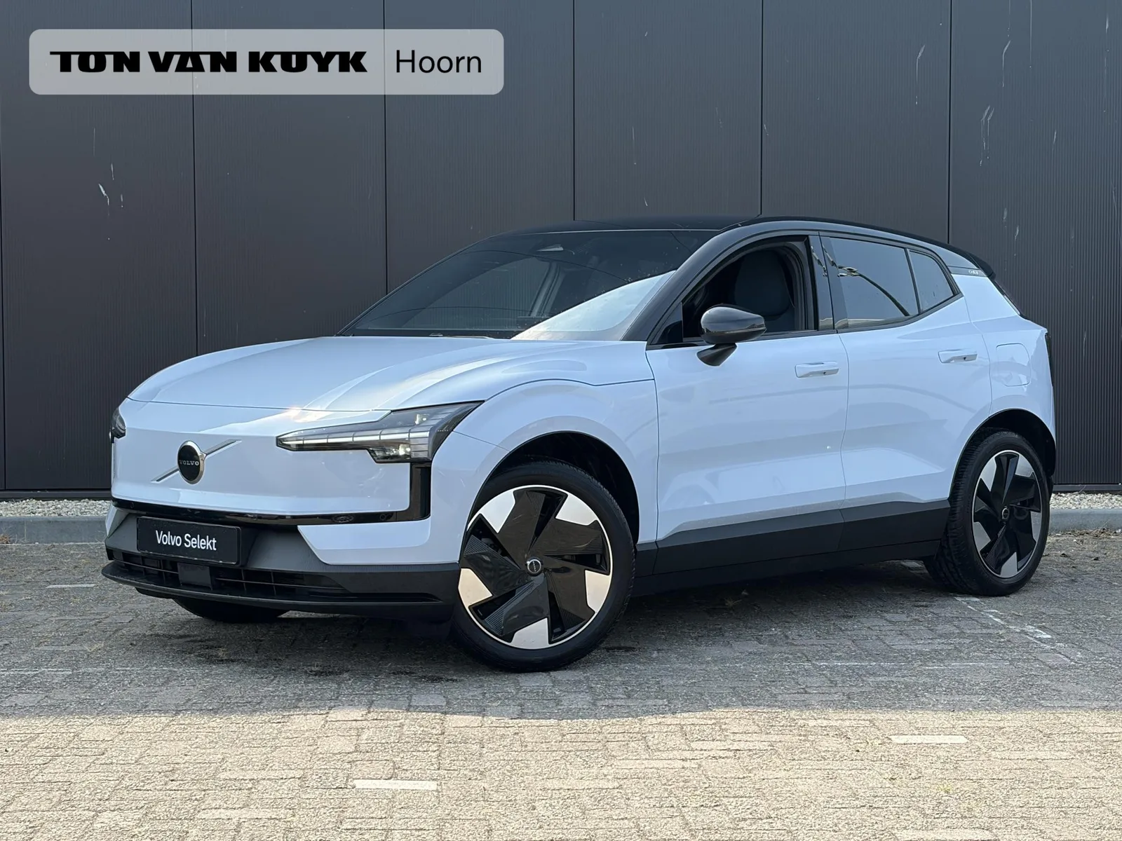 Volvo EX30 (2024) — foto 1