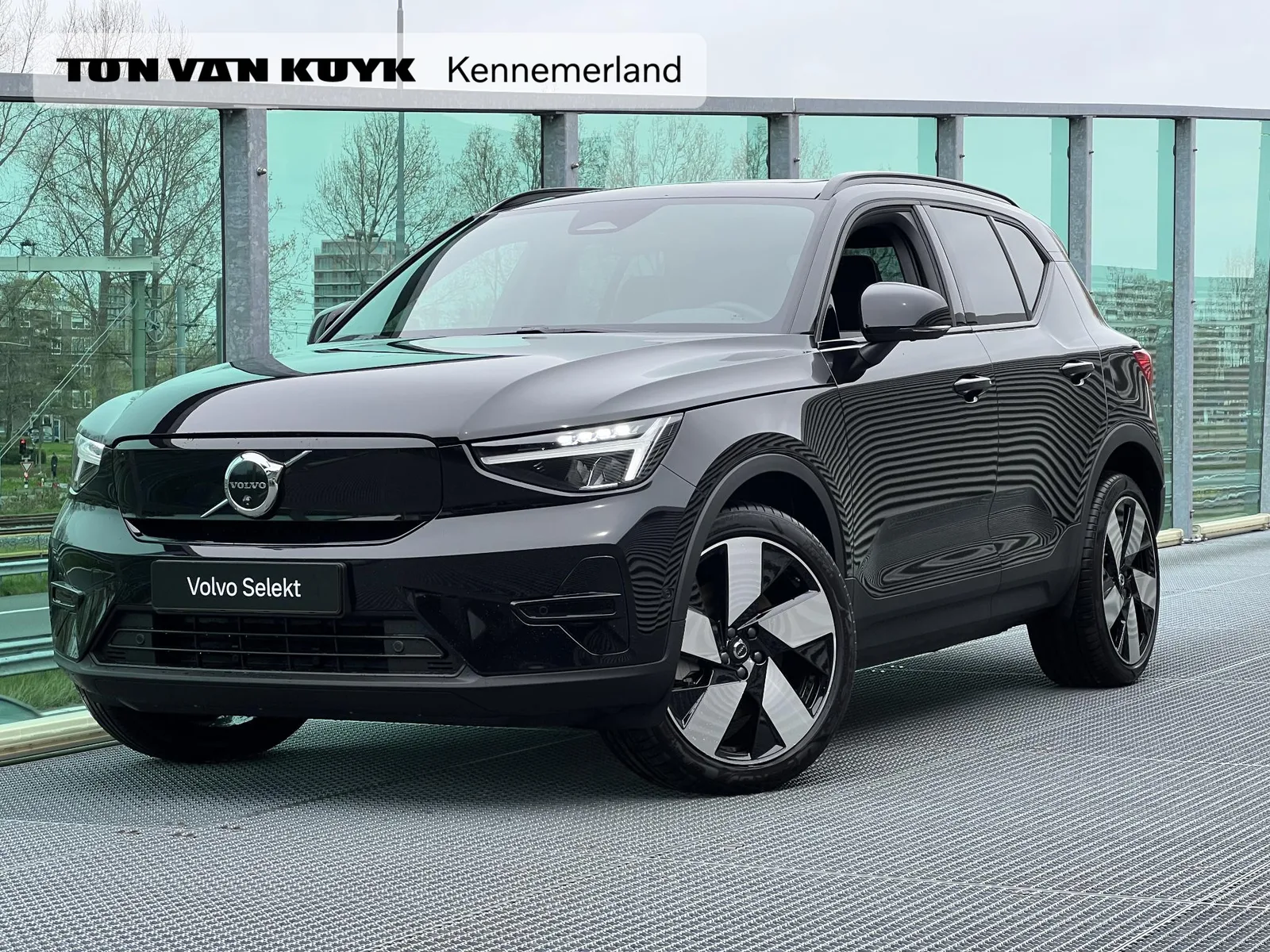 Volvo EX40 (2026) — foto 1