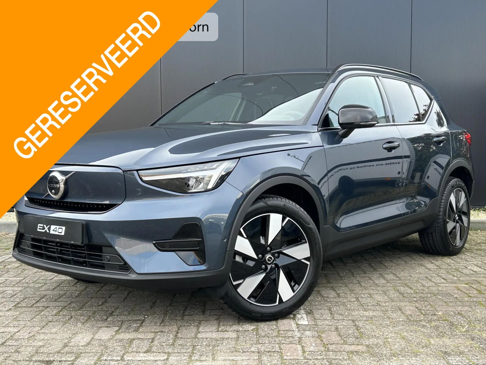 Volvo EX40 (2026) — foto 1