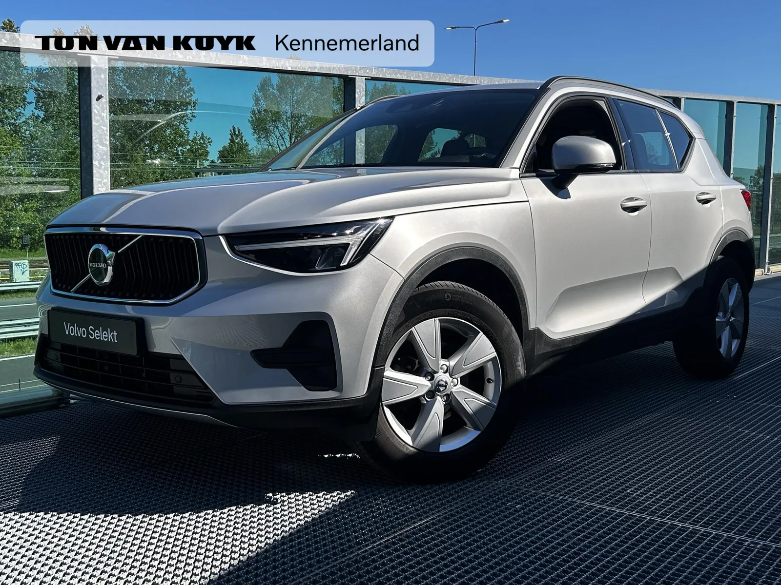 Volvo XC40 (2023) — foto 1