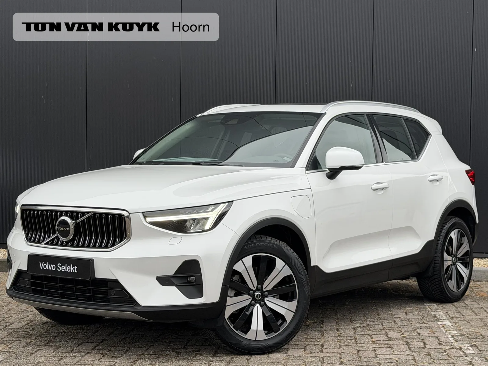 Volvo XC40 (2023) — foto 1