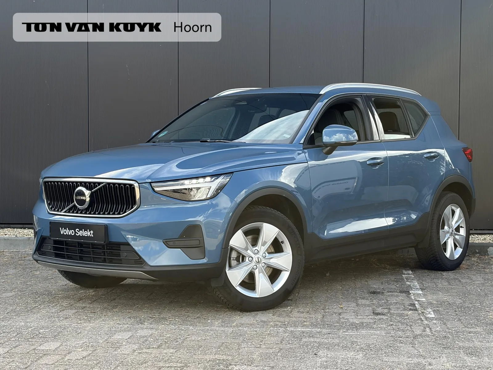 Volvo XC40 (2024) — foto 1