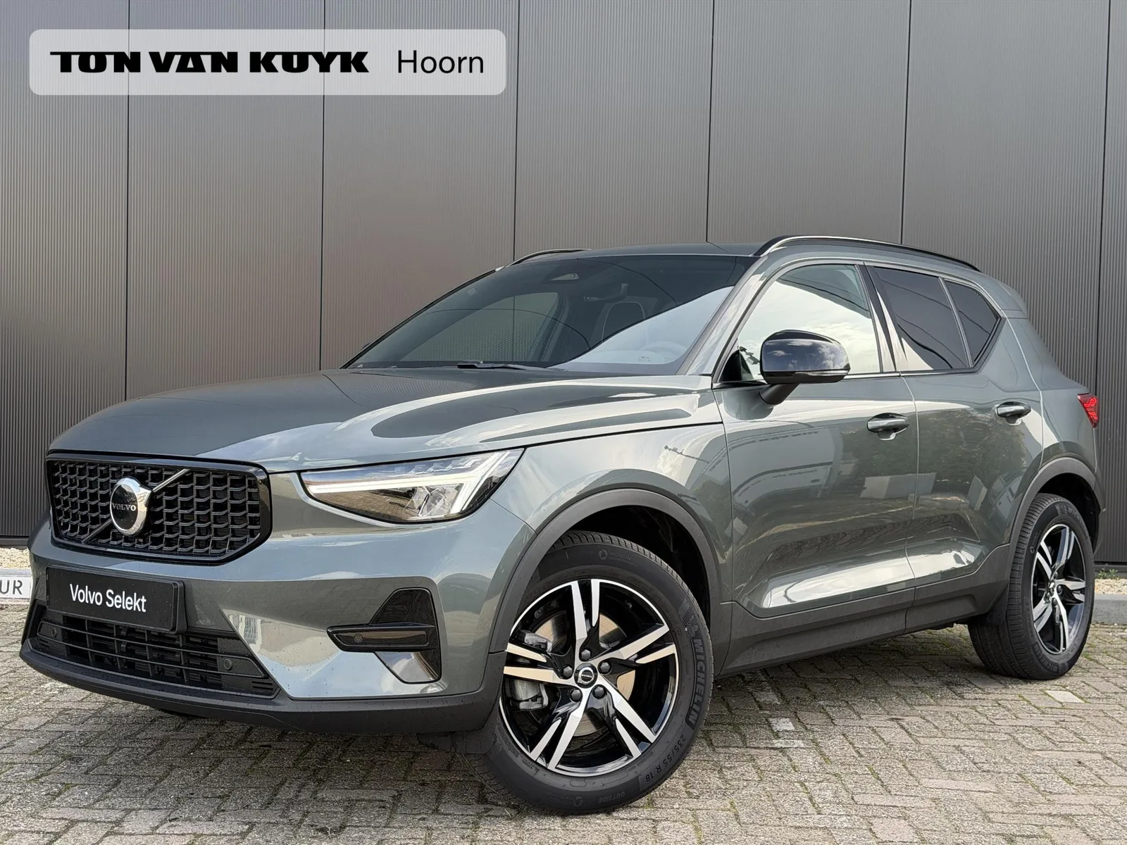 Volvo XC40 (2026) — foto 1