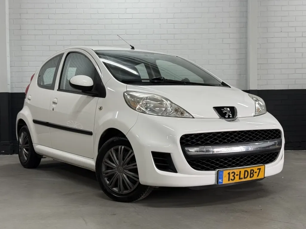 Peugeot 107 (2010) — foto 1