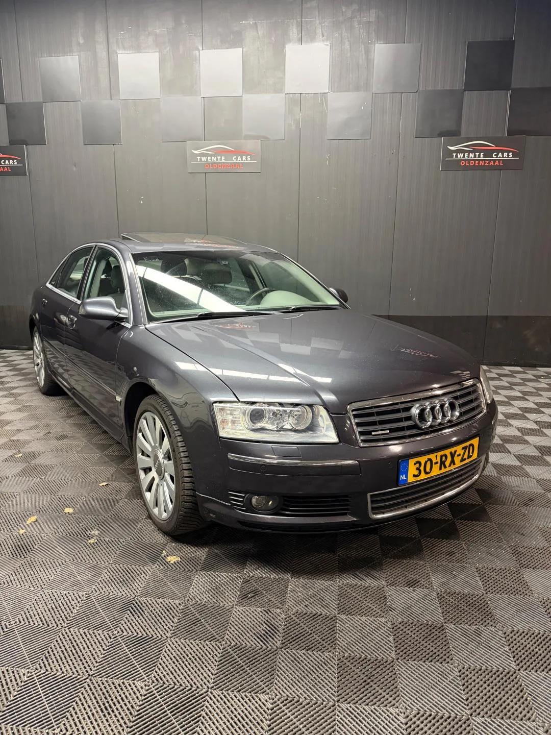 Audi A8 (2002) — foto 1