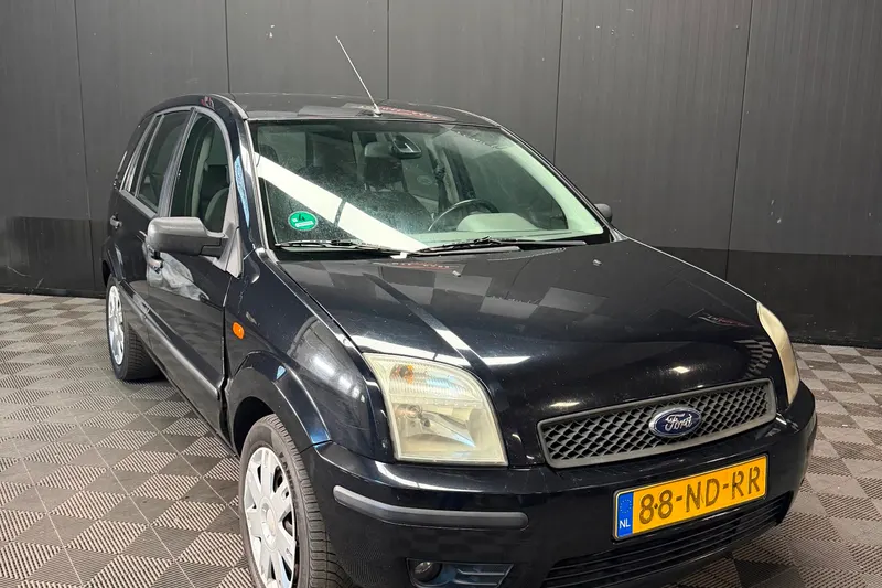 Ford Fusion (2003)