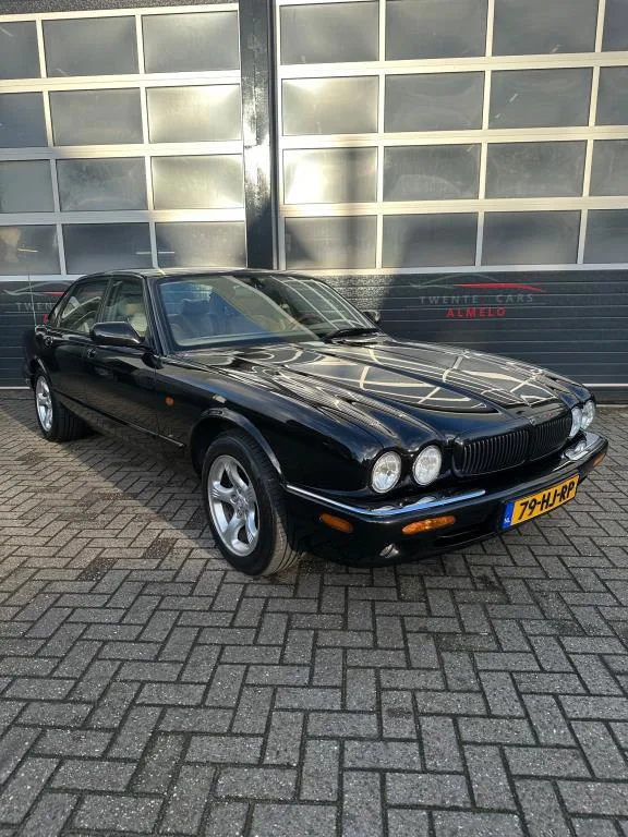 Jaguar XJ (2001) — foto 1