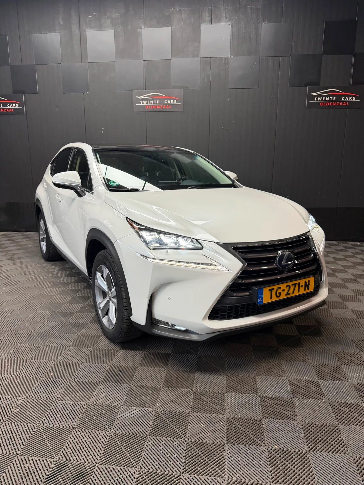 Lexus NX (2015) — foto 1