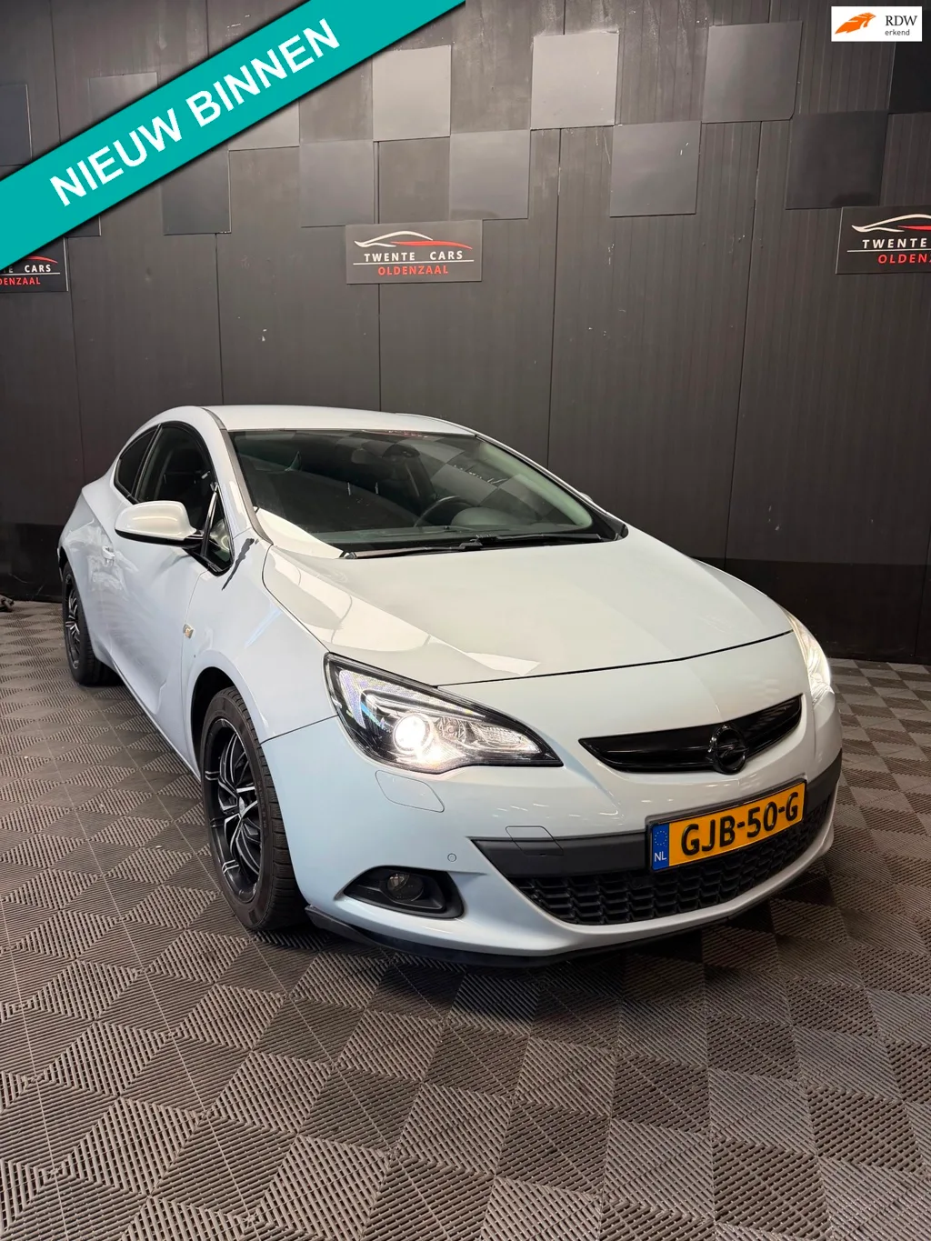 Opel Astra (2012) — foto 1