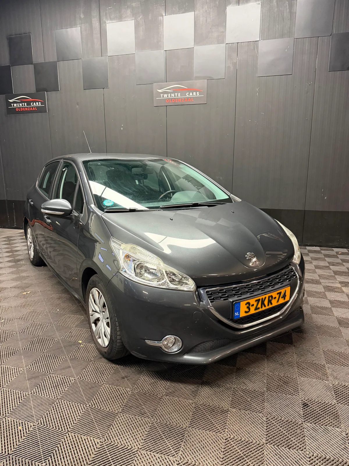 Peugeot 208 (2013) — foto 1
