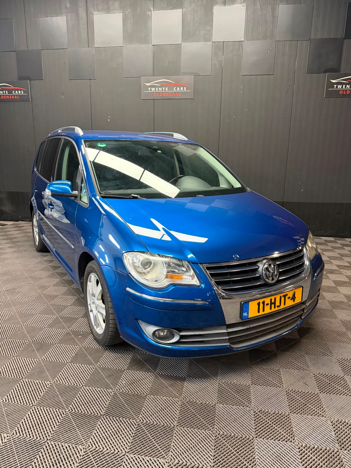 Volkswagen Touran (2009) — foto 1