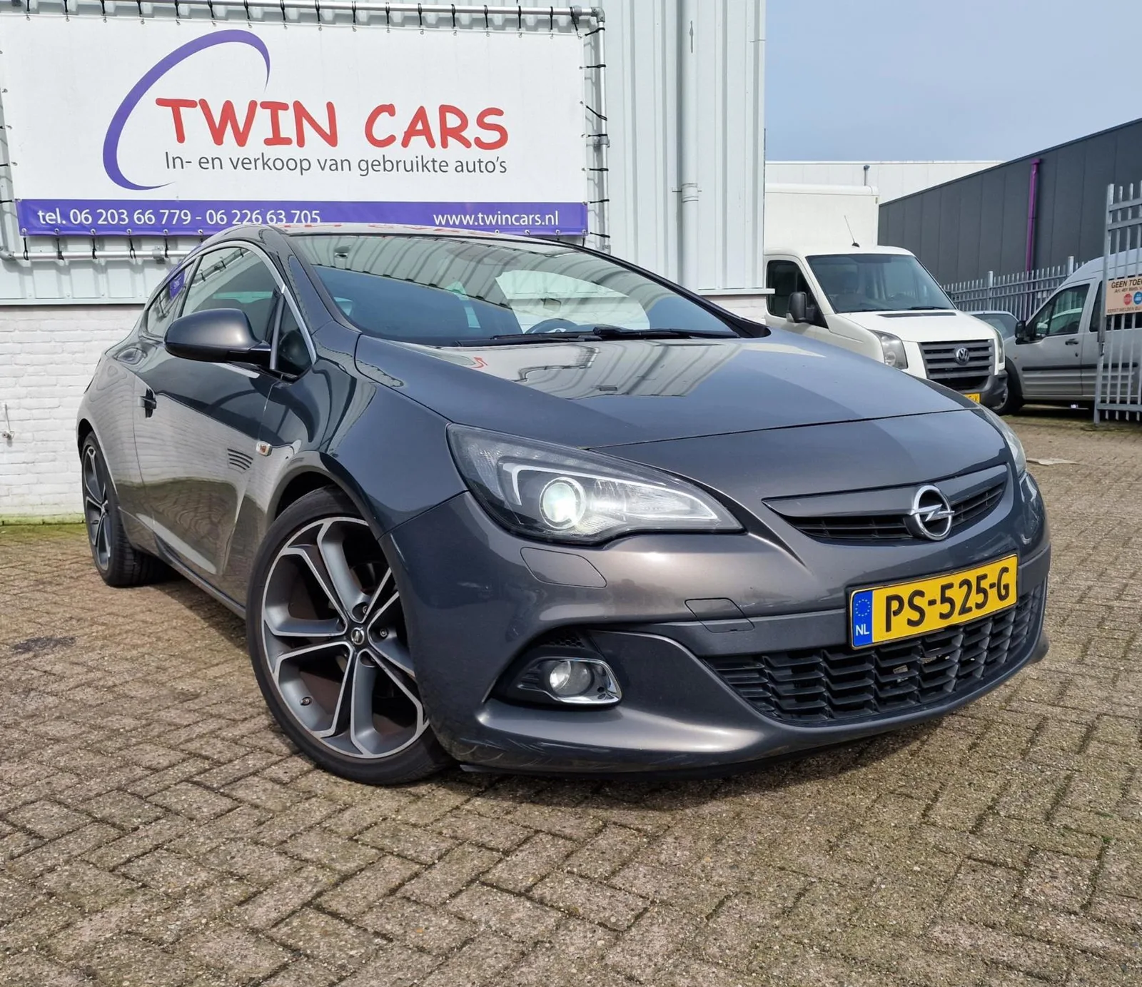 Opel Astra GTC (2014) — foto 1