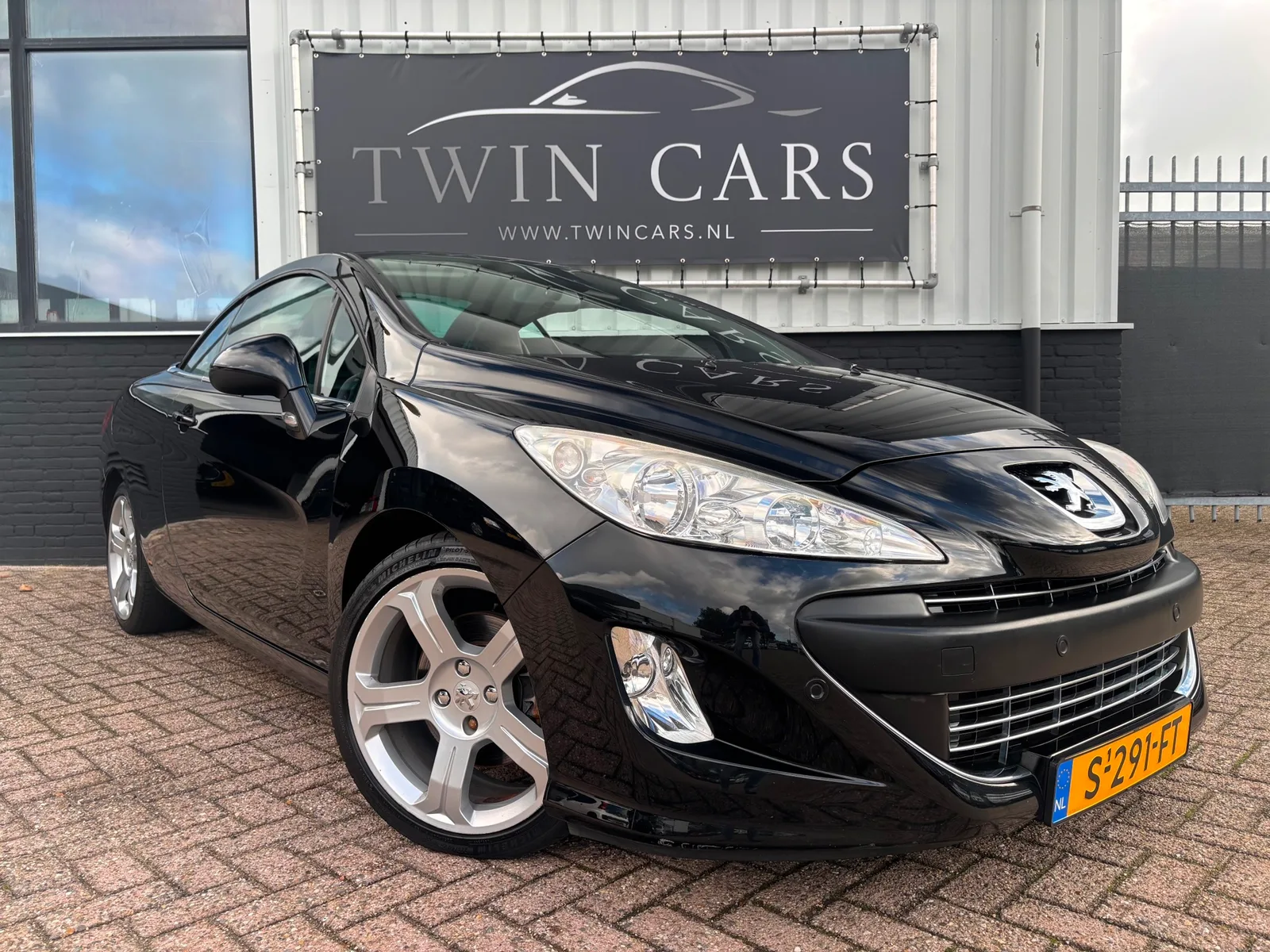 Peugeot 308 (2010) — foto 1