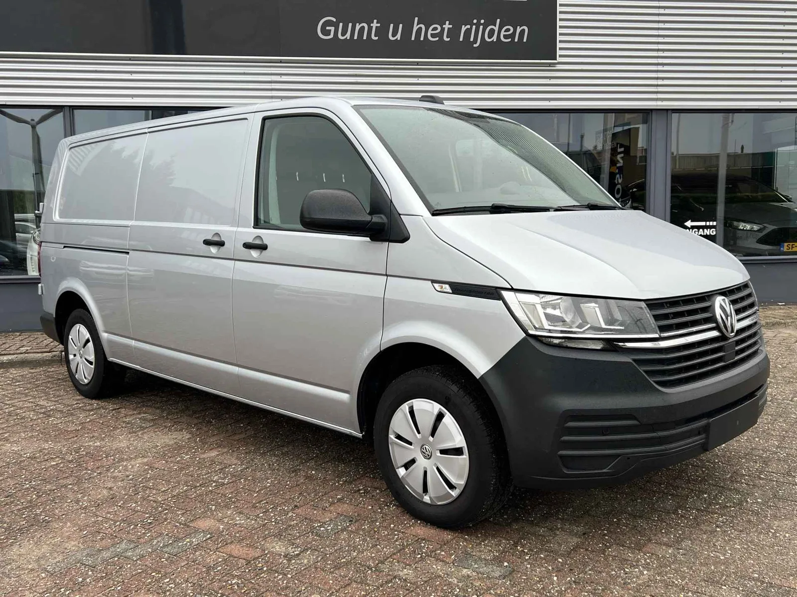 Volkswagen Transporter (2022) — foto 1