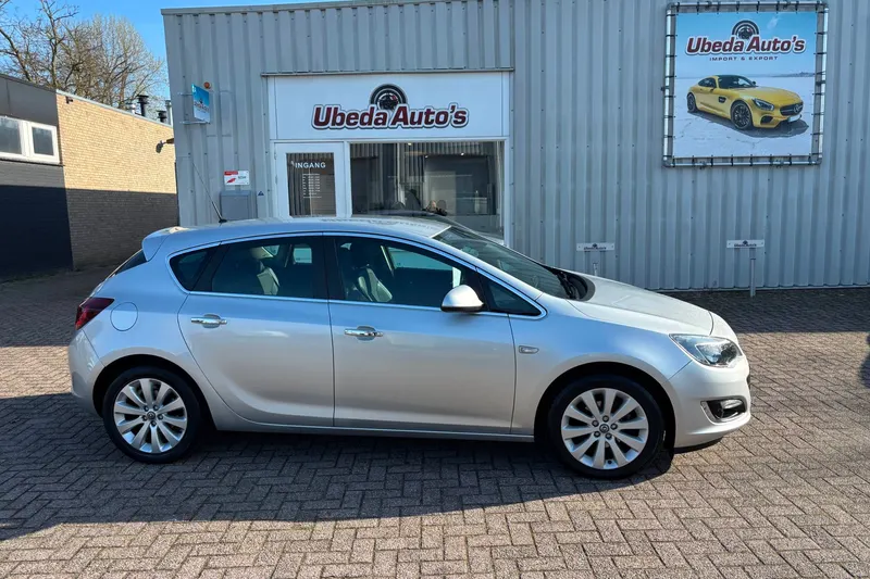 Opel Astra (2013)