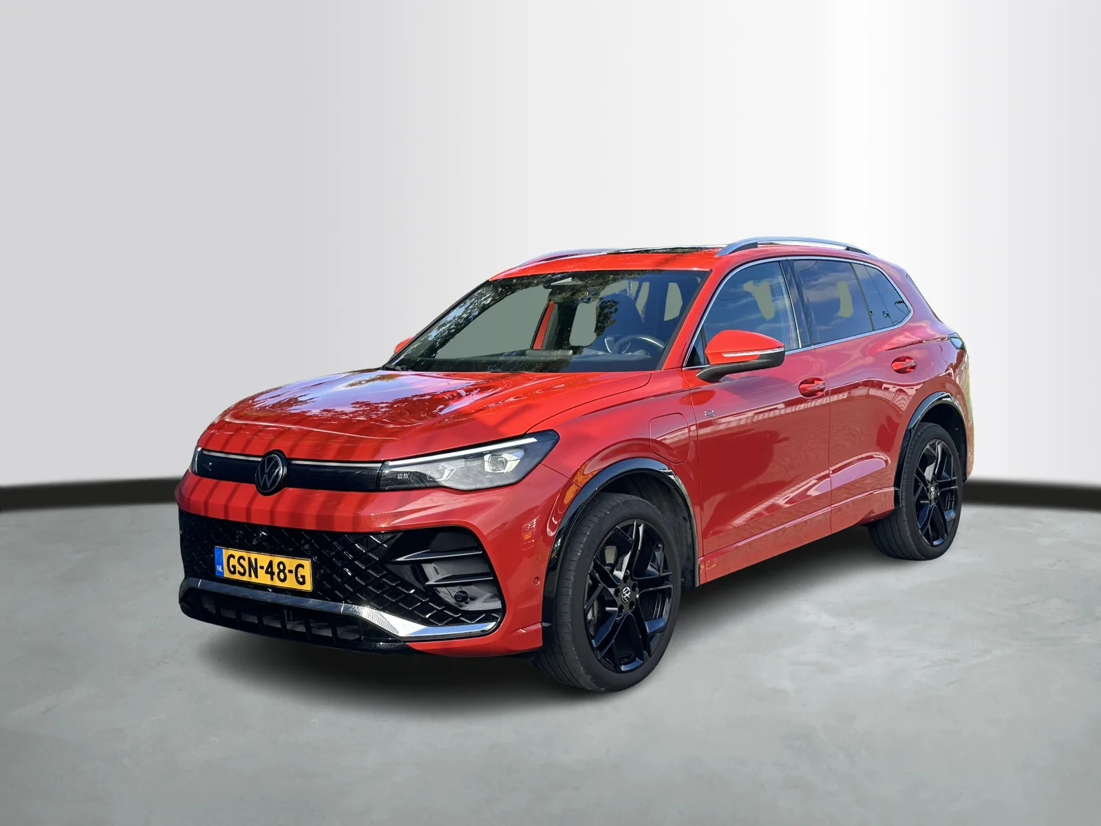 Volkswagen Tiguan (2024) — foto 1