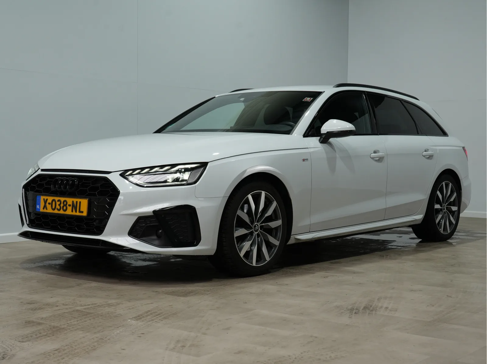Audi A4 (2024) — foto 1