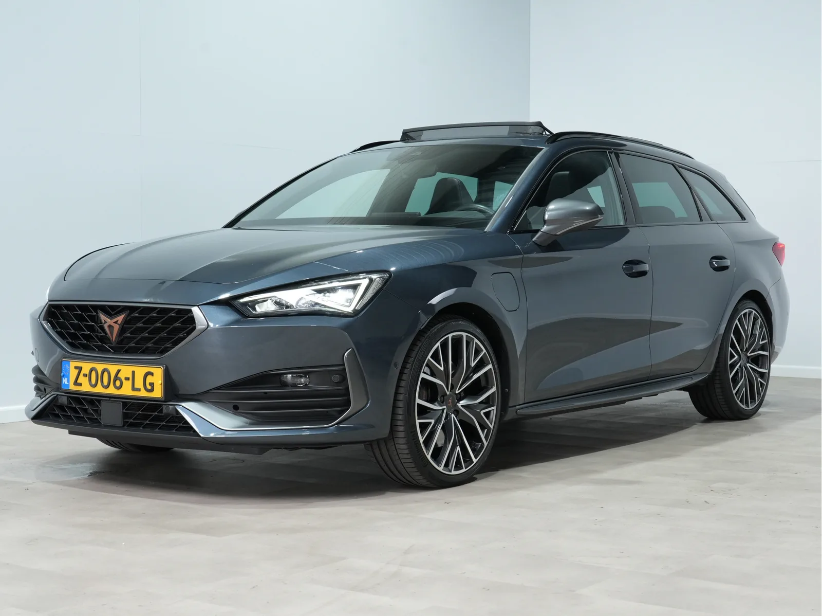 CUPRA Leon Sportstourer (2024) — foto 1