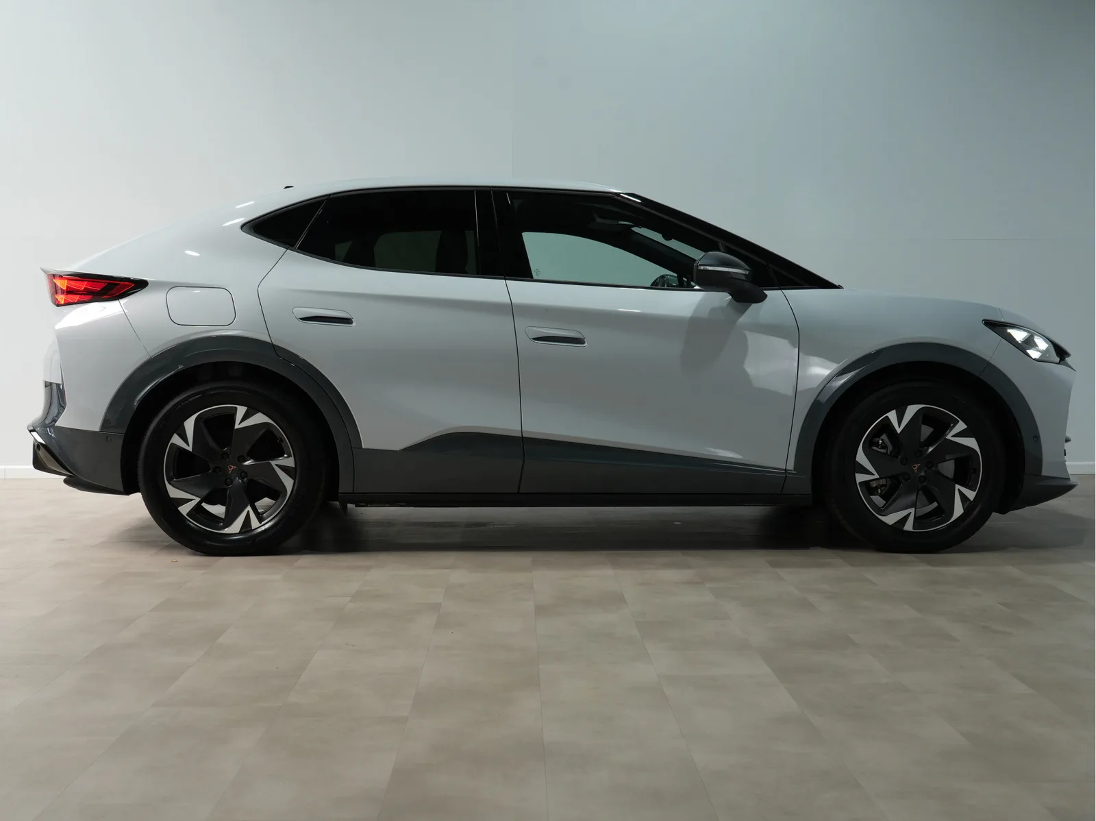 CUPRA Tavascan (2025) — foto 1