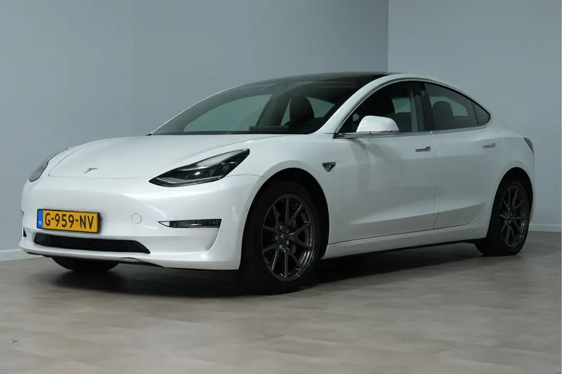 Tesla Model 3 (2019)