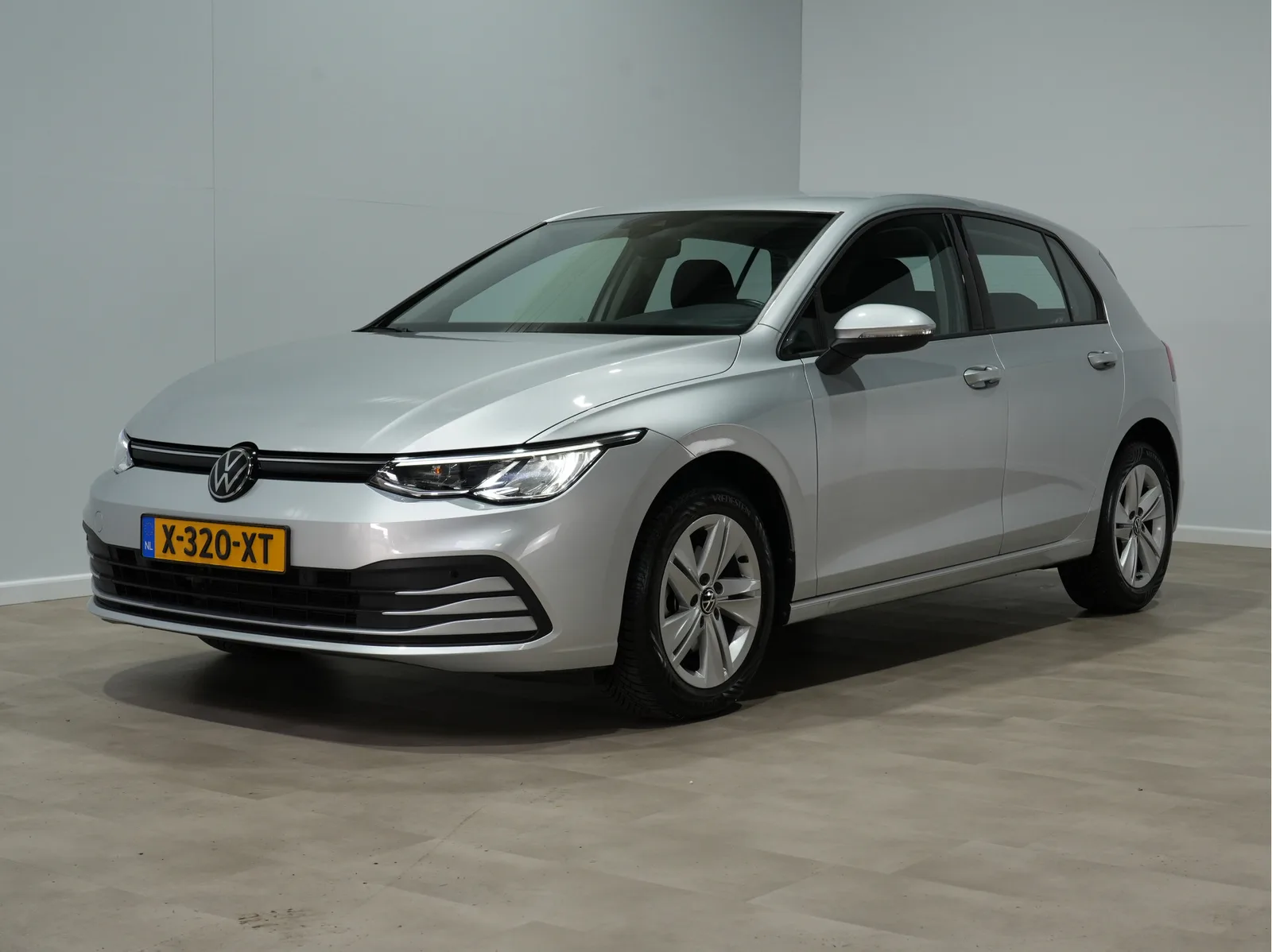 Volkswagen Golf (2024) — foto 1