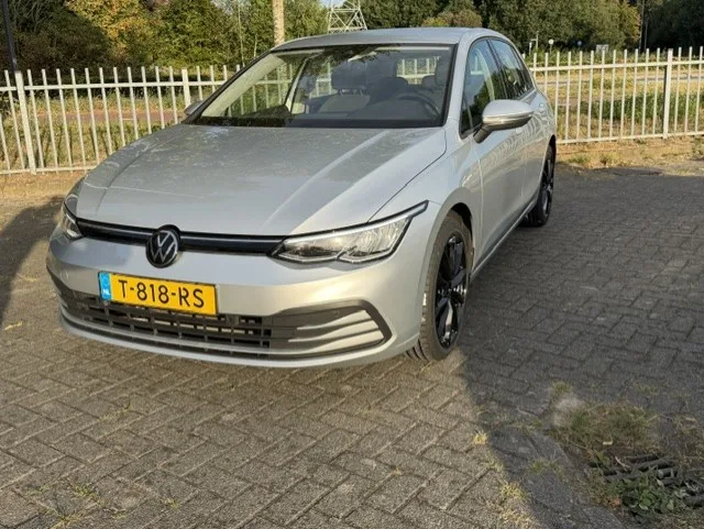 Volkswagen Golf (2023) — foto 1