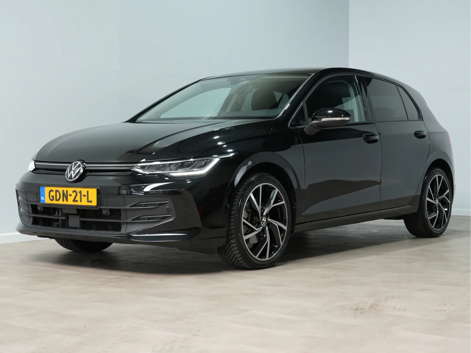 Volkswagen Golf (2024) — foto 1