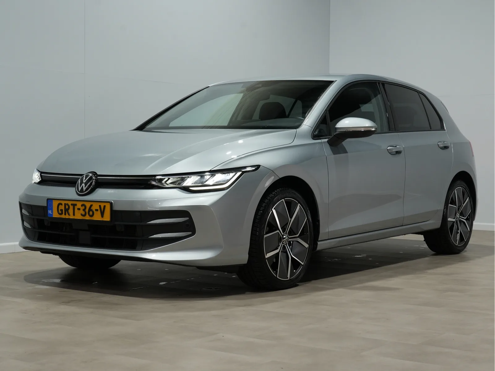 Volkswagen Golf (2024) — foto 1