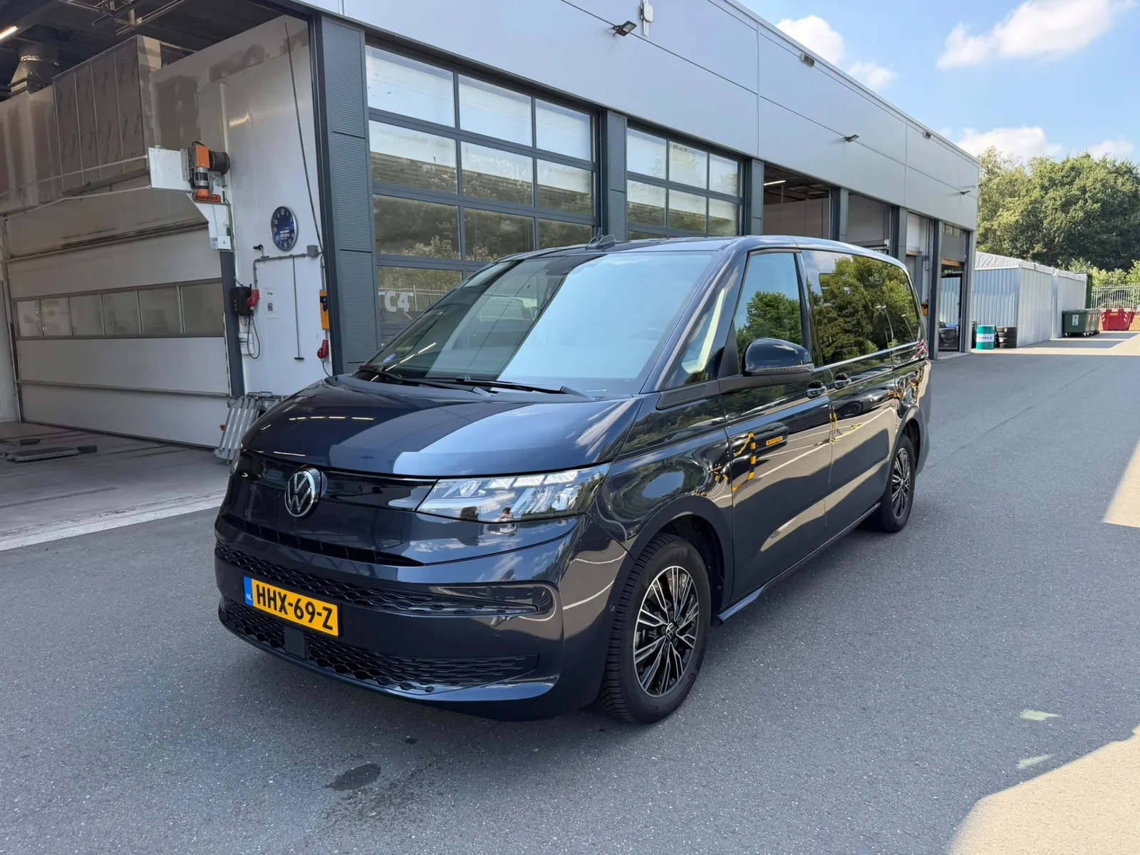 Volkswagen Multivan (2025) — foto 1