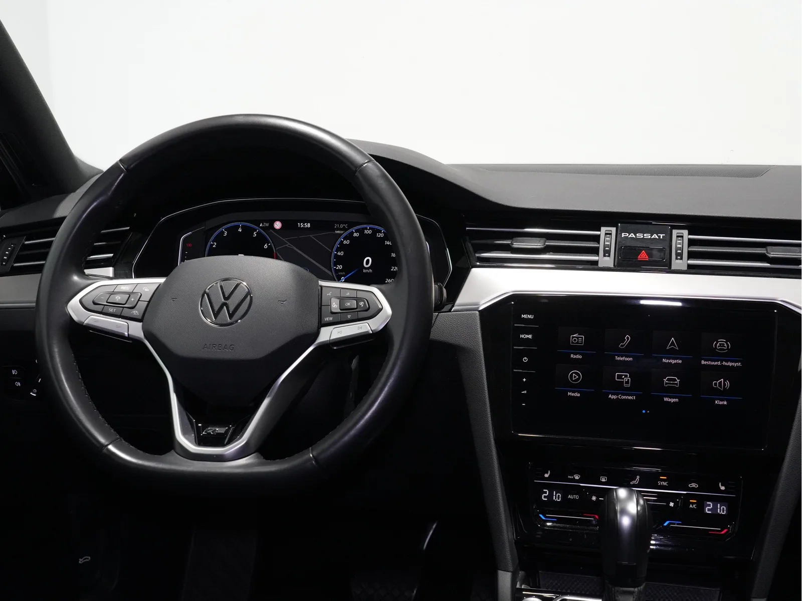 Volkswagen Passat (2021) — foto 1