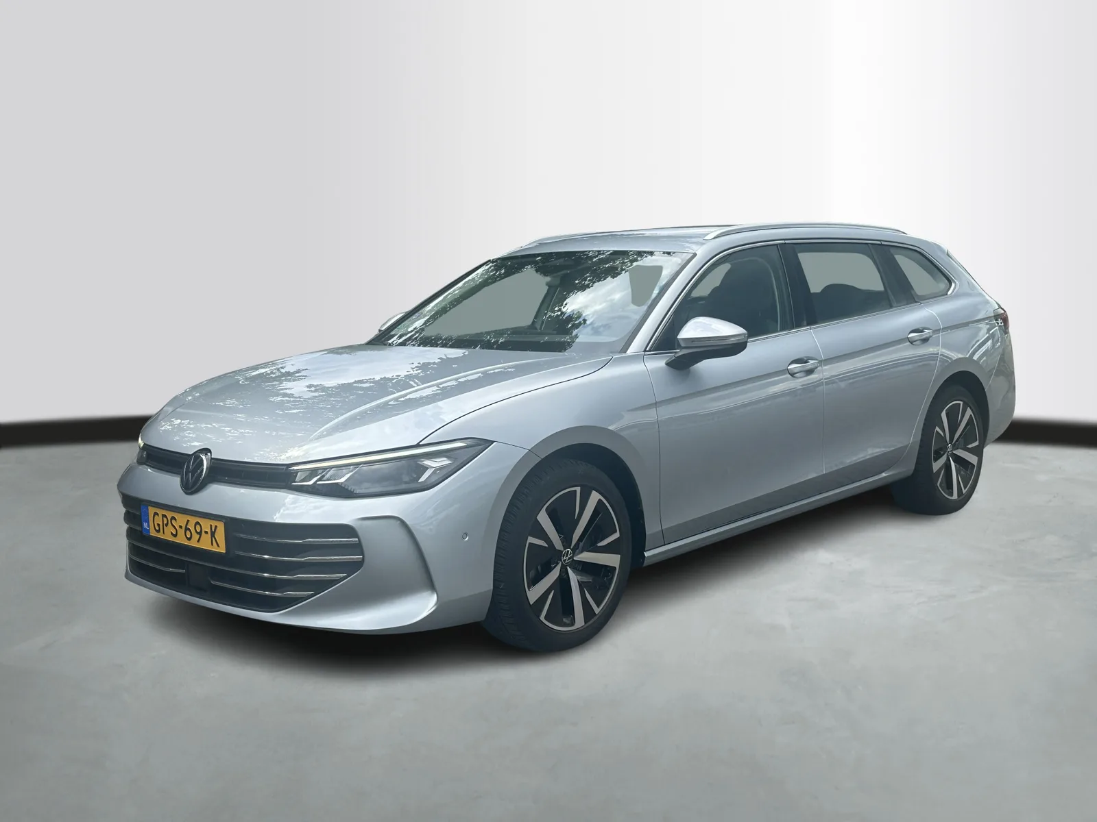 Volkswagen Passat (2024) — foto 1