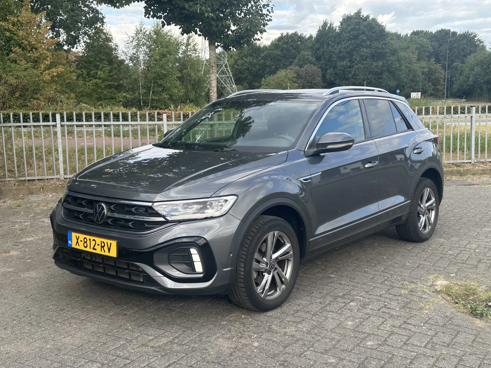 Volkswagen T-Roc (2024) — foto 1